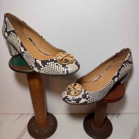 TORY BURCH Chelsea Round Toe Snakeskin Embossed Leather Heels BLACK-WHITE / SZ 9 - Picture 1 of 13